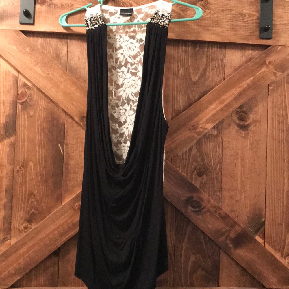 Low cut tank top